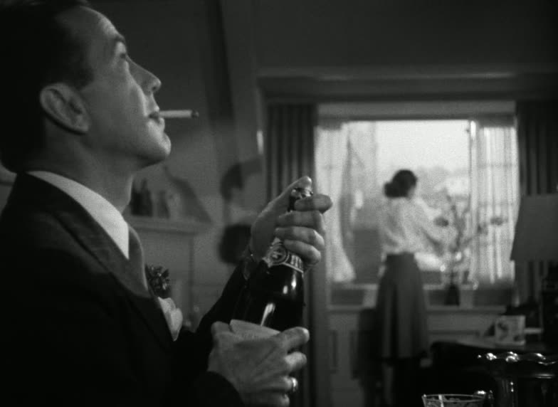 Moment from Casablanca (1942) in 00:38–00:39