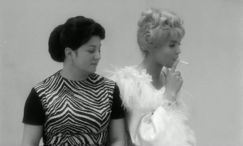 Moment from Cléo from 5 to 7 (1962) in 00:29–00:31