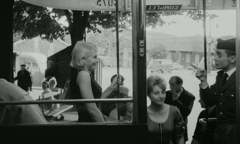 Moment from Cléo from 5 to 7 (1962) in 01:20