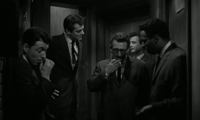 Moment from Sweet Smell of Success (1957) in 00:08–00:10