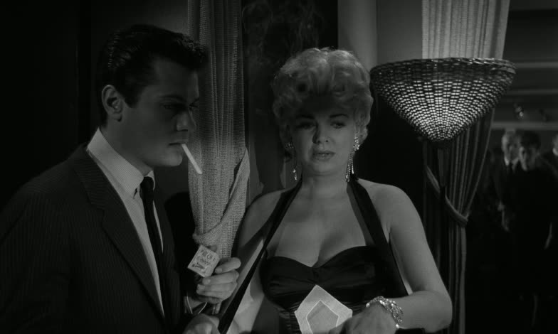 Moment from Sweet Smell of Success (1957) in 00:14–00:15