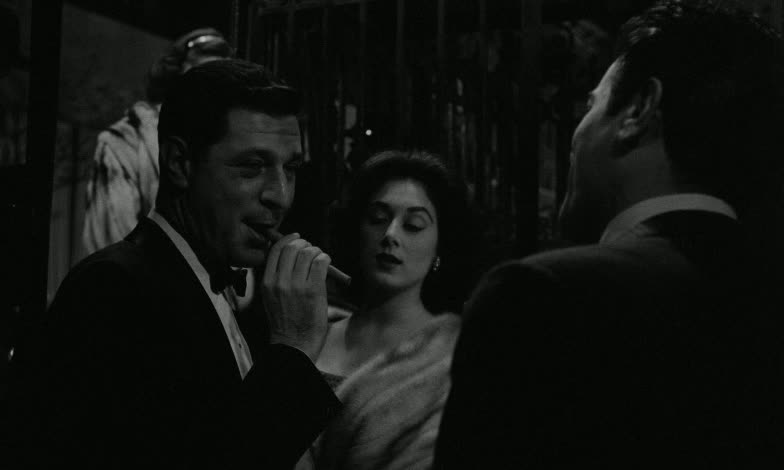 Moment from Sweet Smell of Success (1957) in 00:18–00:21