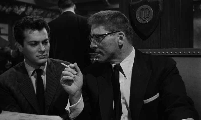Moment from Sweet Smell of Success (1957) in 00:22–00:24