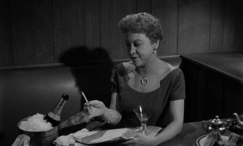 Moment from Sweet Smell of Success (1957) in 00:33