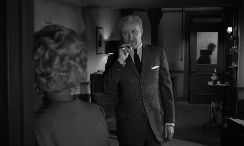 Moment from Sweet Smell of Success (1957) in 00:44–00:45