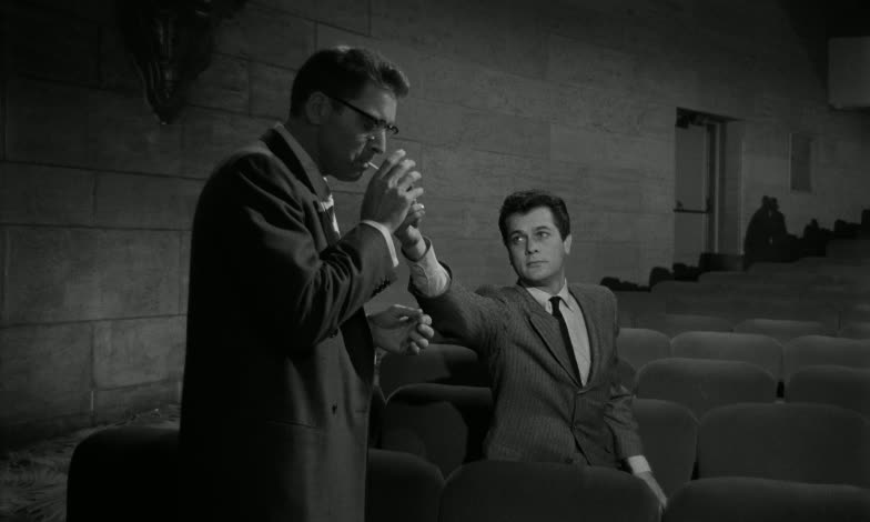 Moment from Sweet Smell of Success (1957) in 01:05–01:06